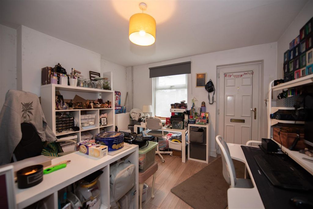 Property photo 2 of 8 Lounge