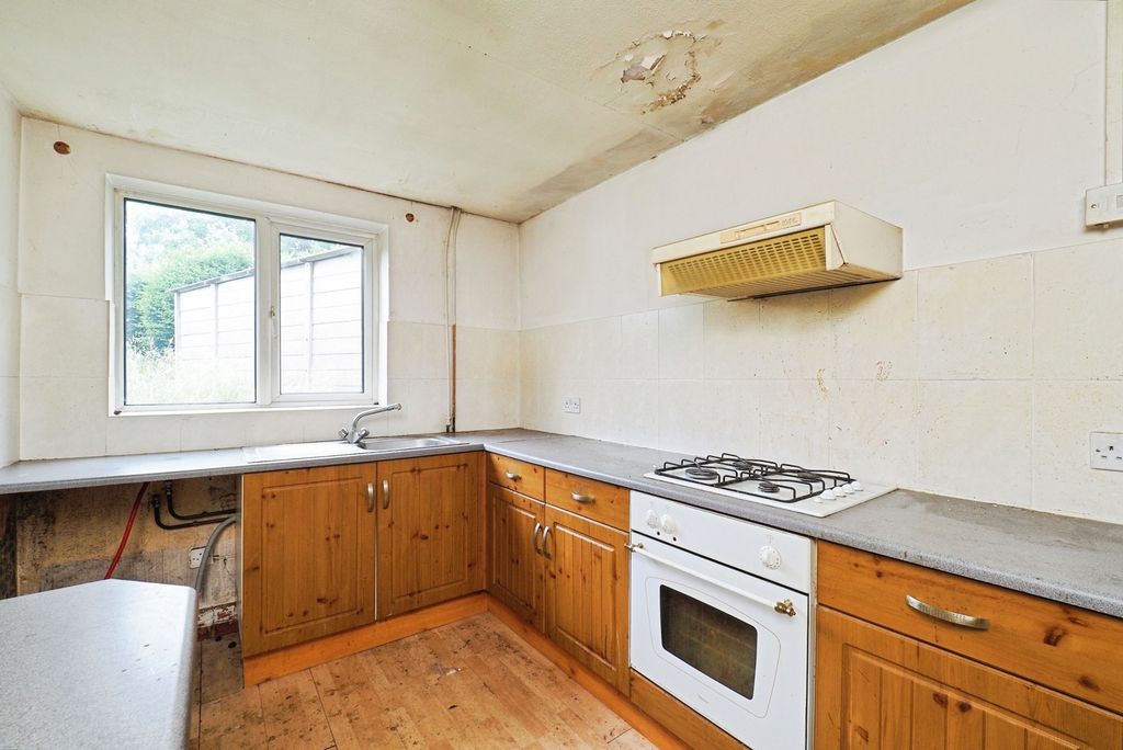 Property photo 3 of 13 Kitchen