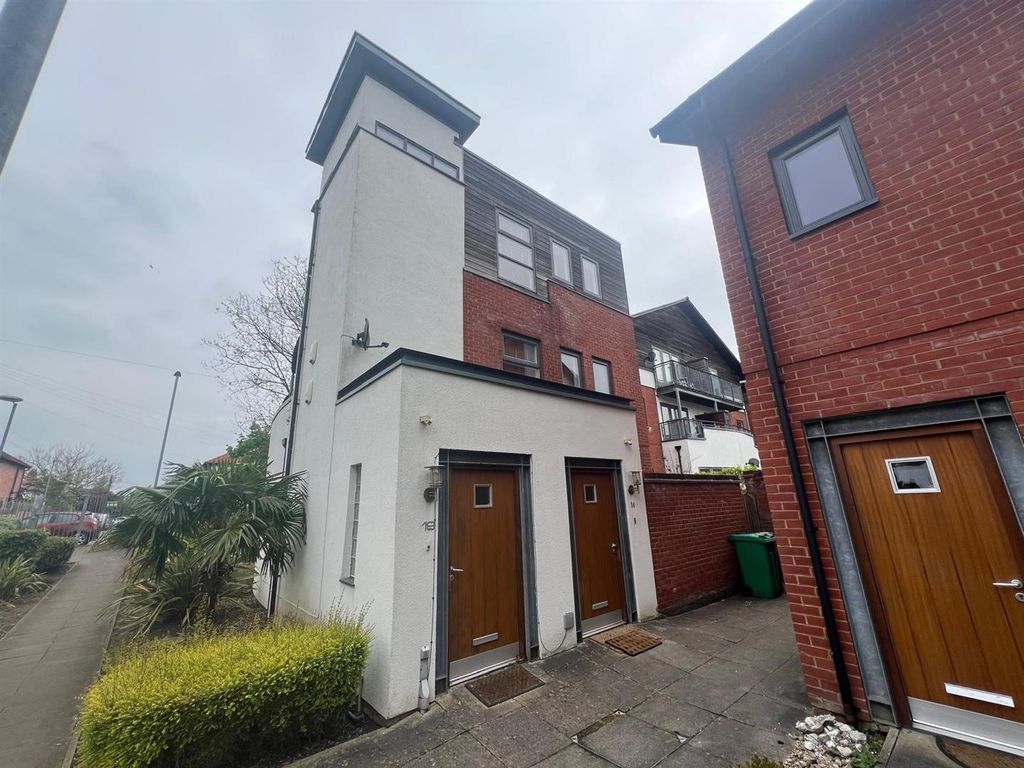 Property photo 1 of 11 External
