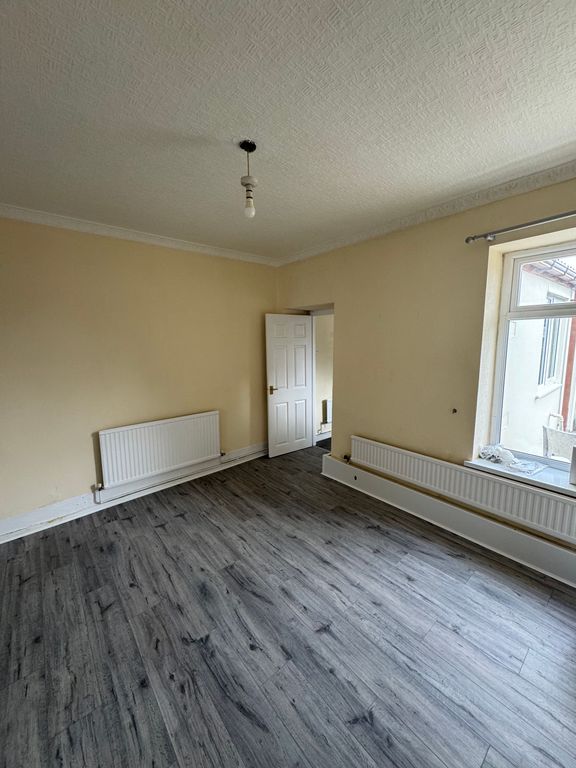 Property photo 3 of 7 Dining Area