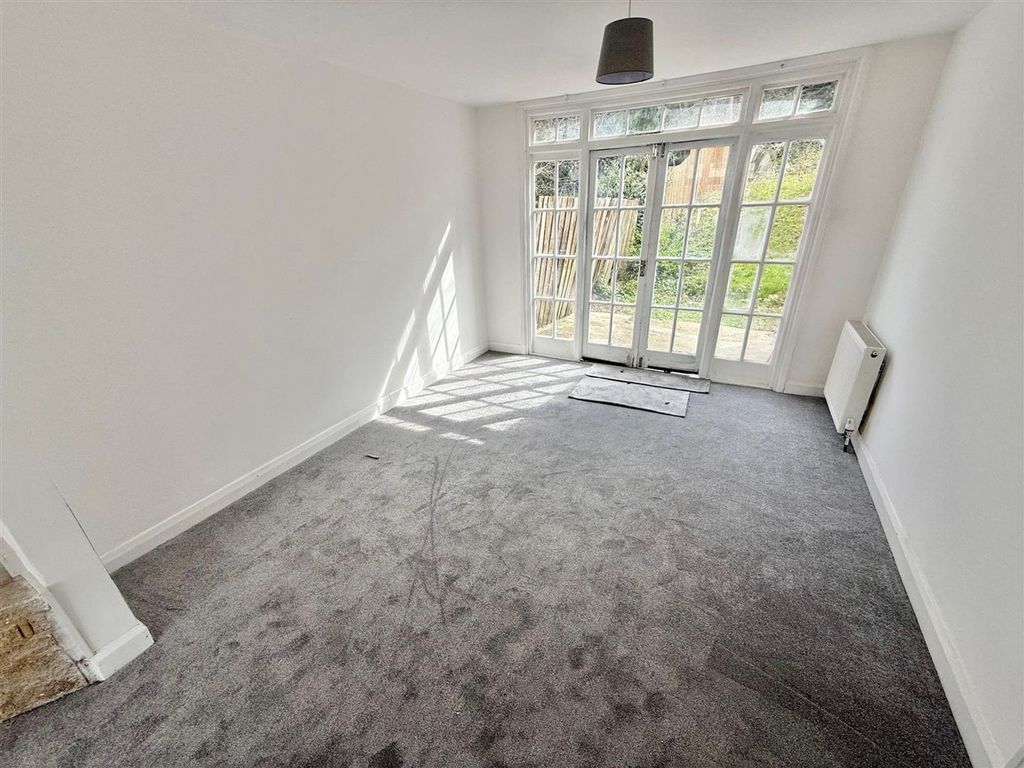 Property photo 3 of 10 Dining Room