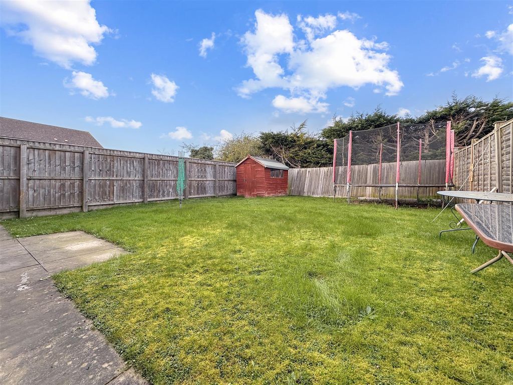 Property photo 3 of 17 Garden 444