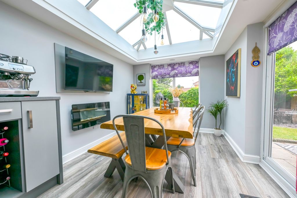 Property photo 2 of 24 Burley Ewemove Skelton-9