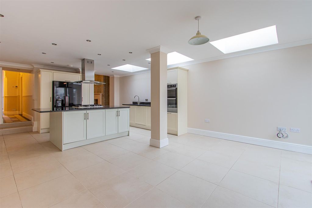 Property photo 3 of 16 Ryder Street 12-16.Jpg