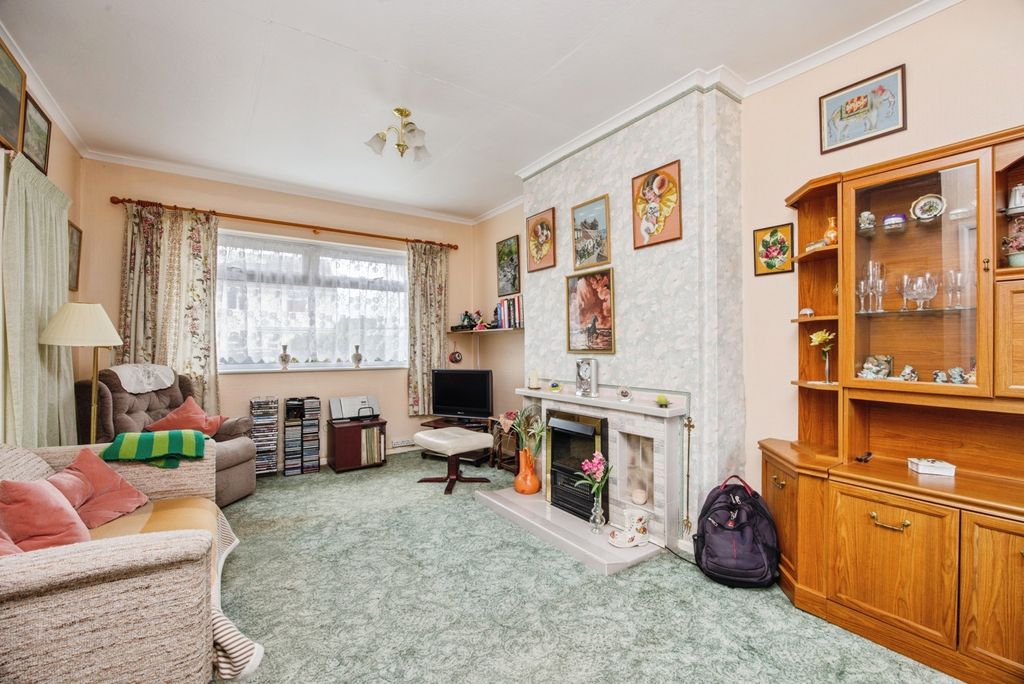 Property photo 2 of 17 Photo