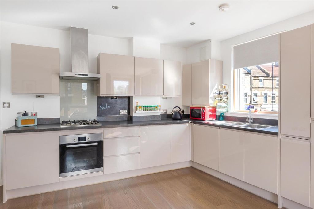 Property photo 3 of 13 386B1400-Hdr.Jpg