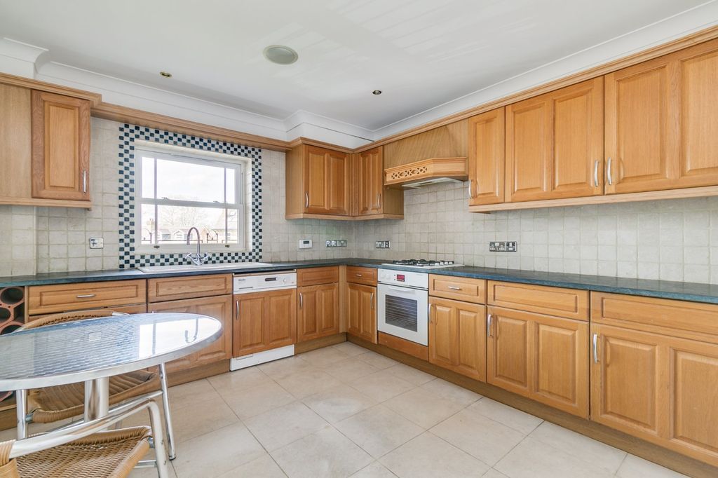 Property photo 3 of 11