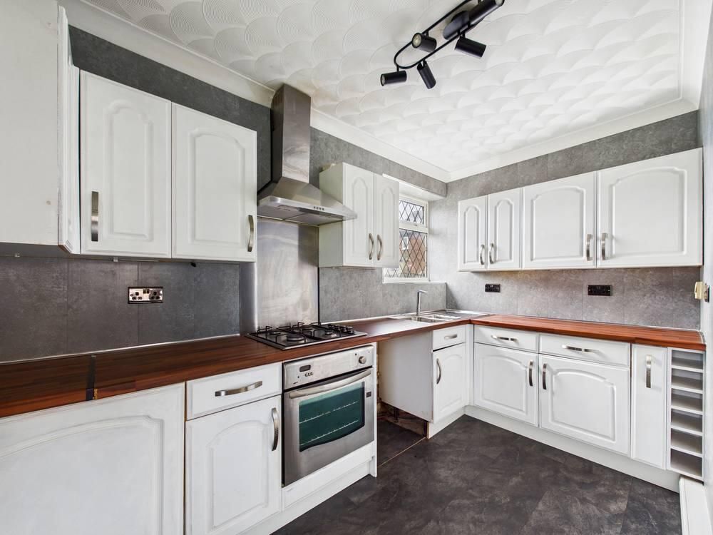 Property photo 3 of 12 Kitchen