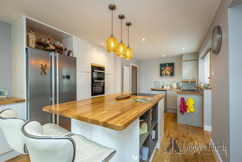 Property photo 3 of 21 Kitchen