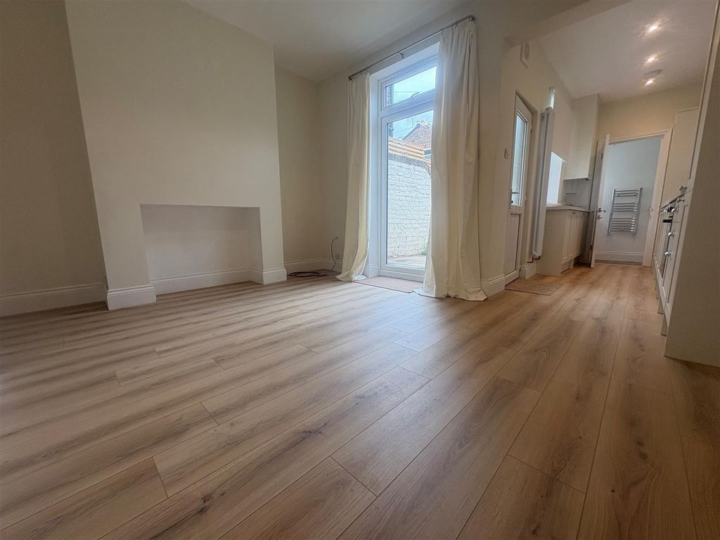 Property photo 3 of 11 Russel7.Jpg