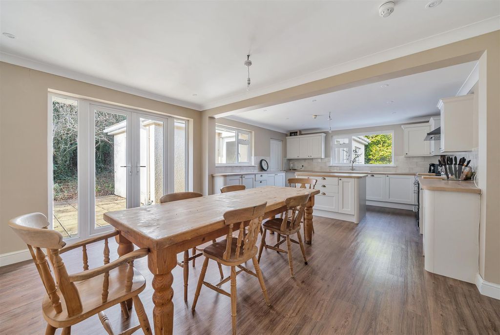 Property photo 2 of 21 Kitchen/Breakfast Room