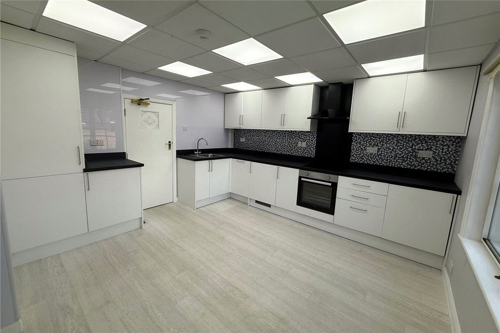 Property photo 2 of 7 Kitchen/Dining Room
