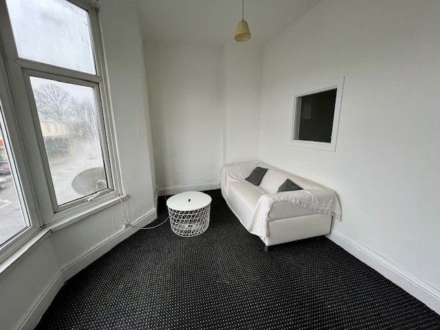 Property photo 1 of 5 Living Room