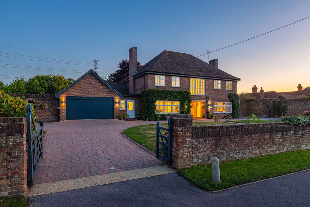Property photo 1 of 40 Front Dusk