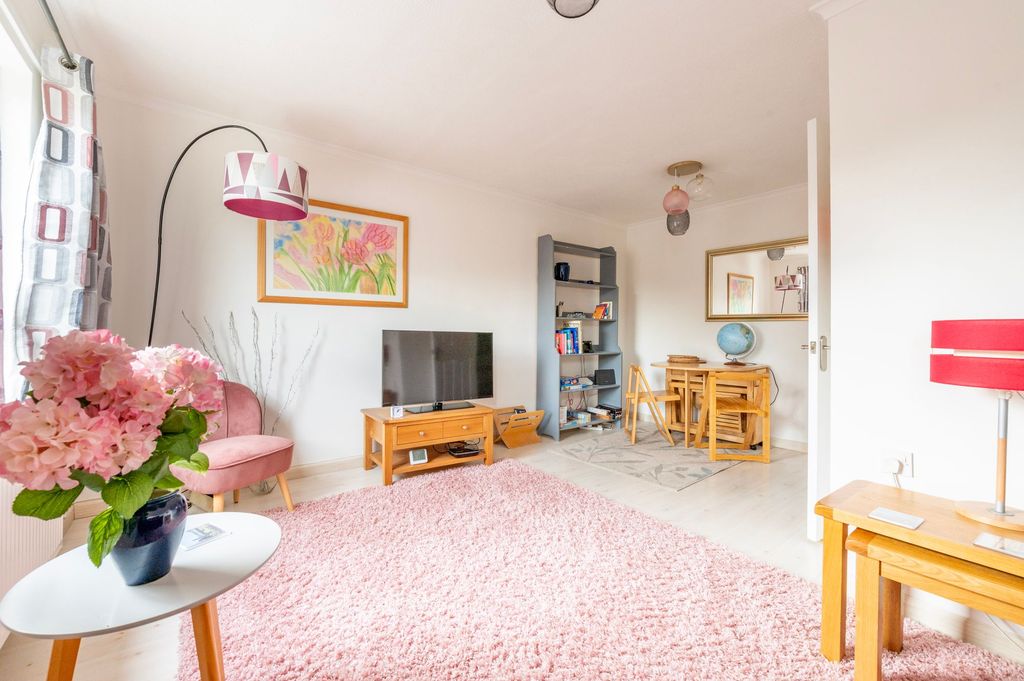 Property photo 3 of 27