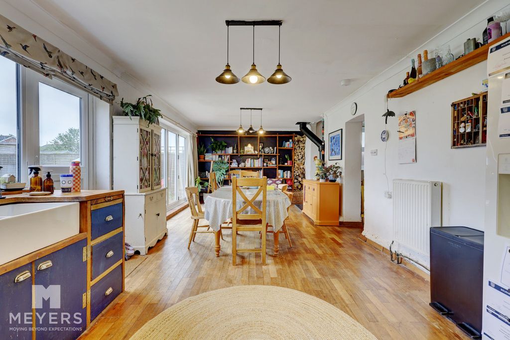 Property photo 2 of 35