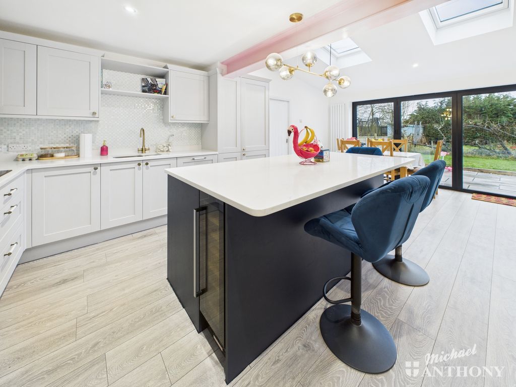 Property photo 2 of 20 Cam02773G0-Pr0388-Still016