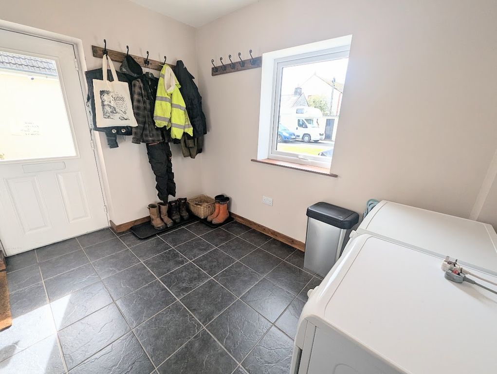 Property photo 2 of 27