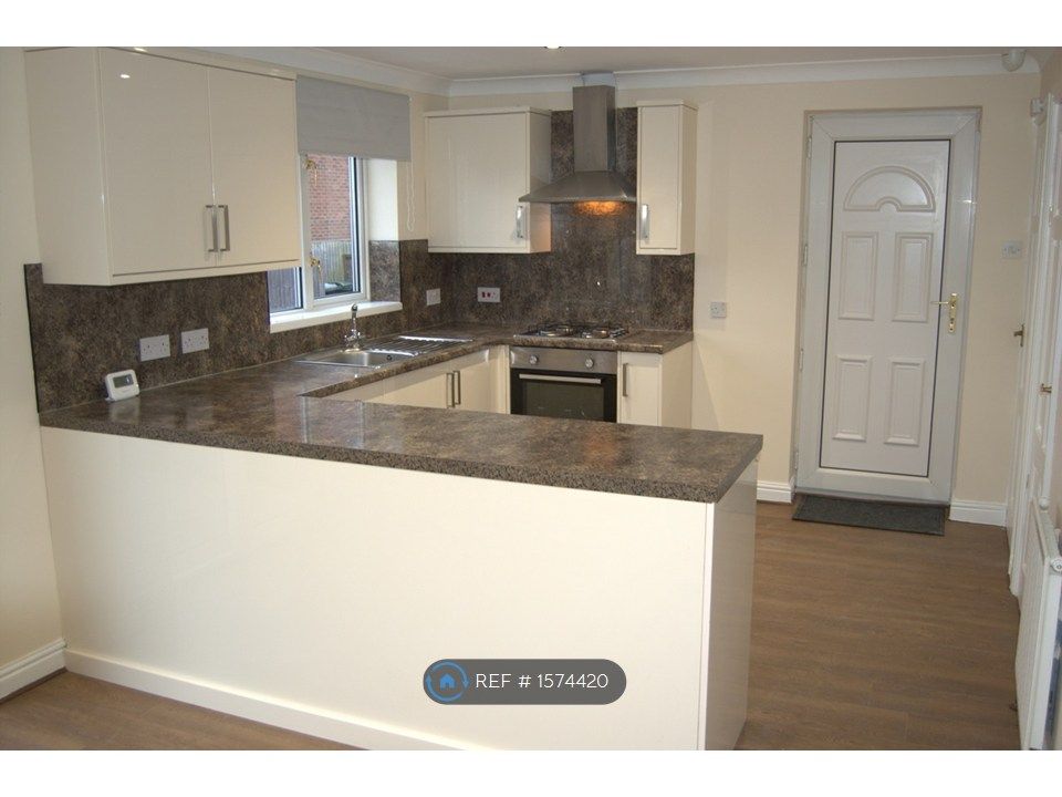 Property photo 3 of 14 Kitchen