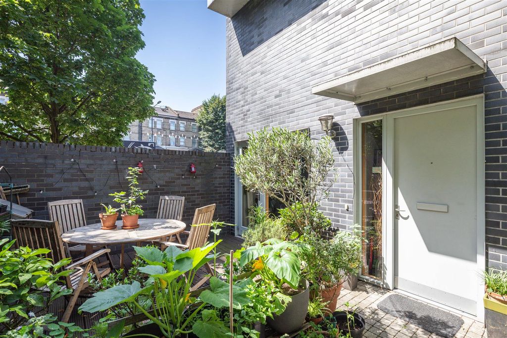 Property photo 1 of 9 Trevanion Road-13.Jpg