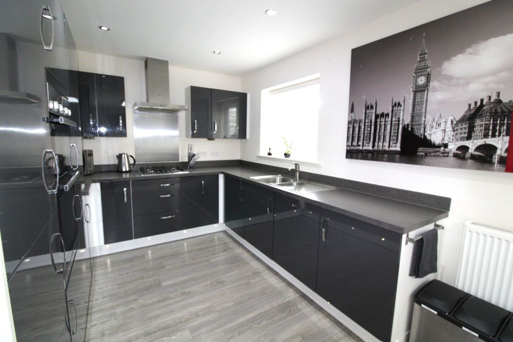 Property photo 2 of 36 Dining Kitchen