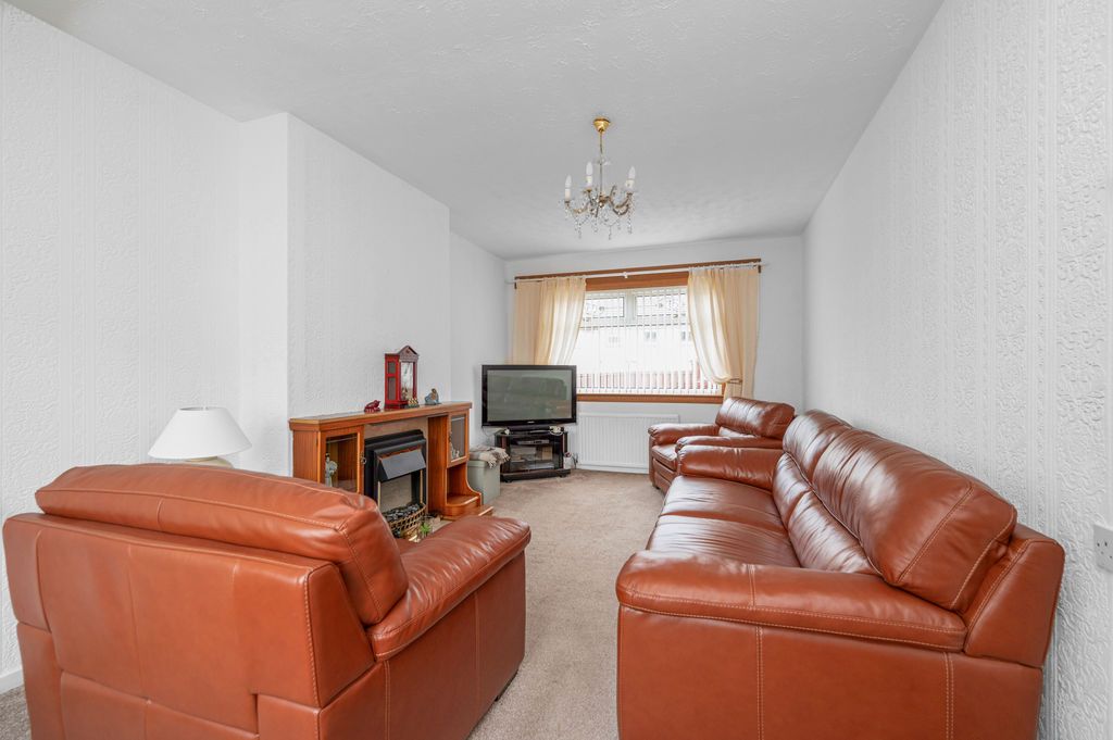 Property photo 3 of 23 Lounge