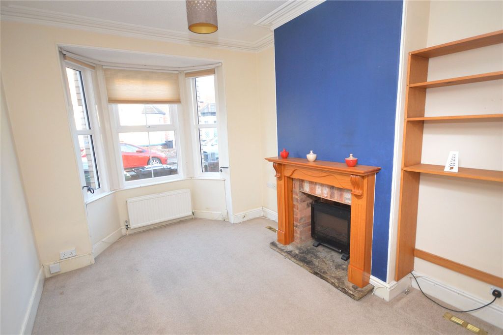 Property photo 3 of 10 Living Room