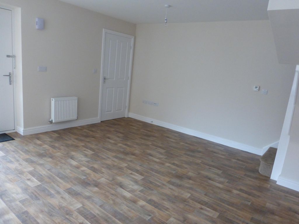 Property photo 3 of 6 Living Room