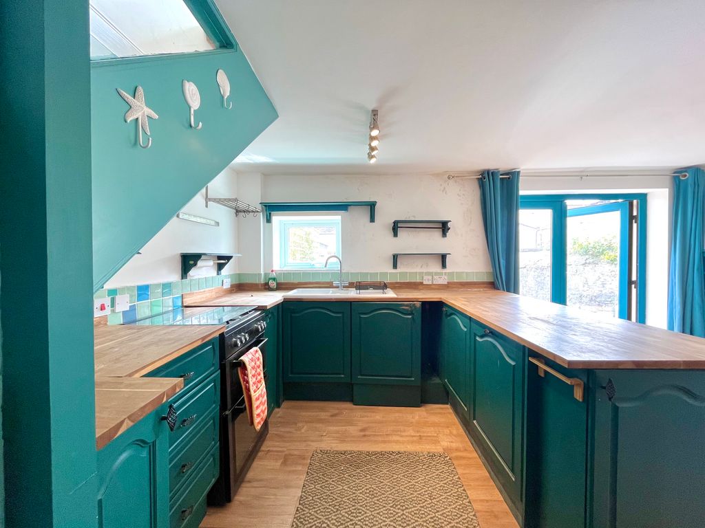 Property photo 2 of 14 Kitchen