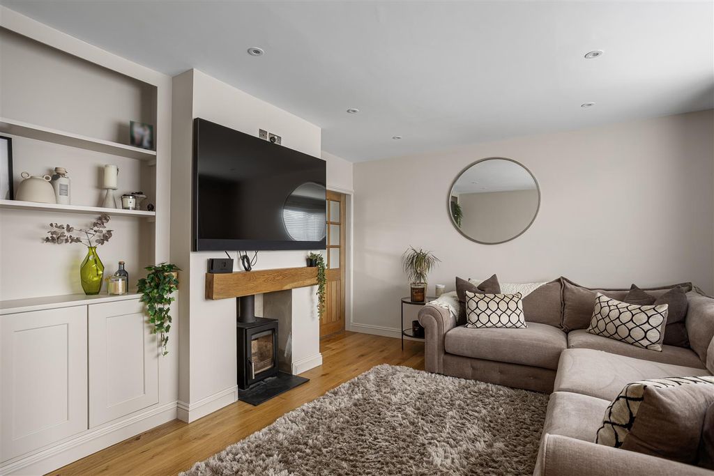 Property photo 1 of 16 Living Room