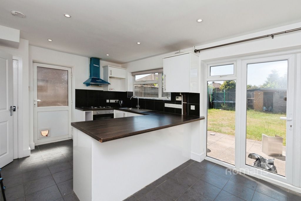 Property photo 2 of 15 Pbox-Img.Jpg