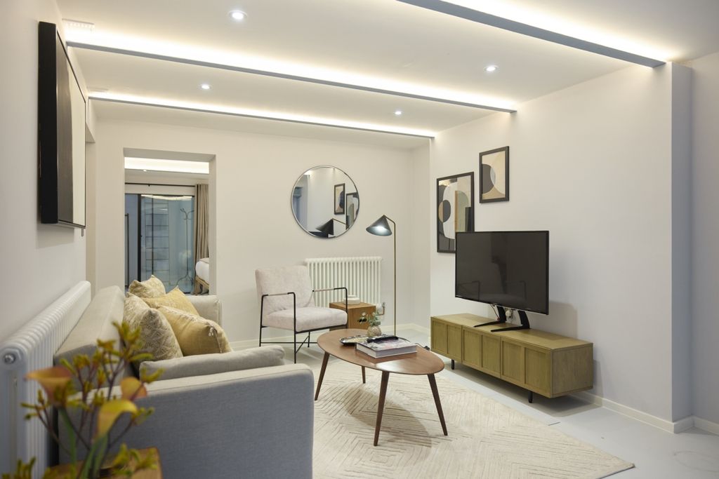 Property photo 2 of 17 28