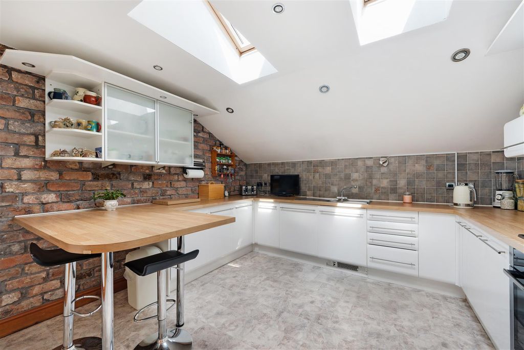 Property photo 2 of 54 Alternative View