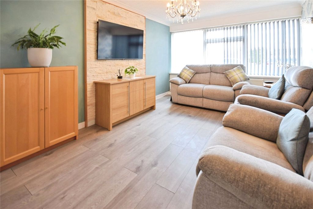 Property photo 2 of 15 Lounge