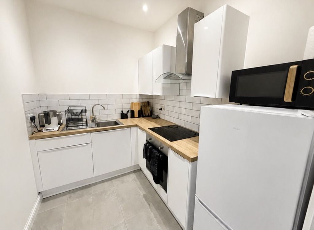 Property photo 3 of 8 Kitchen