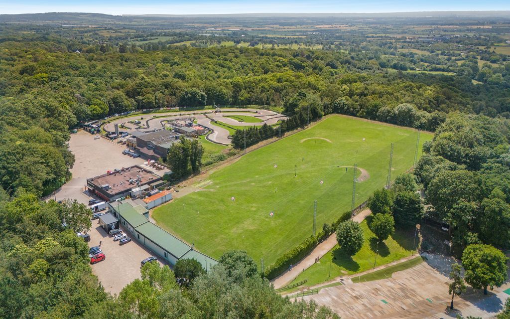 Property photo 3 of 15 Brentwood Leisure Park, Brentwood, Essex CM13 3Dp
