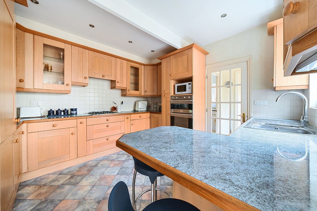 Property photo 3 of 18 Kitchen