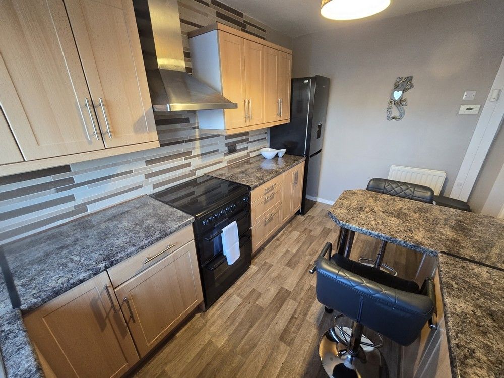 Property photo 3 of 10 Kitchen
