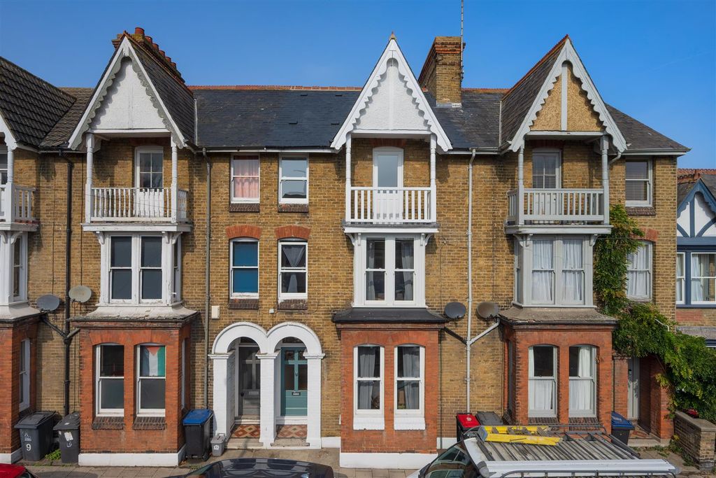 Property photo 1 of 23 Cromwell Road, Whitstable