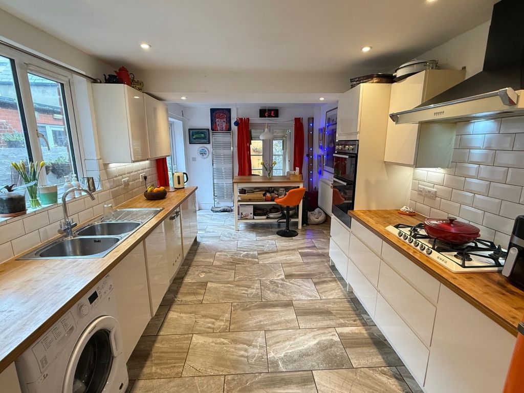 Property photo 3 of 32