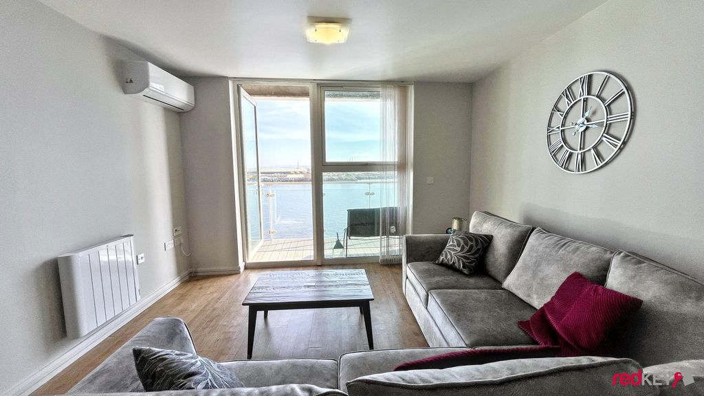 Property photo 2 of 14 Lounge