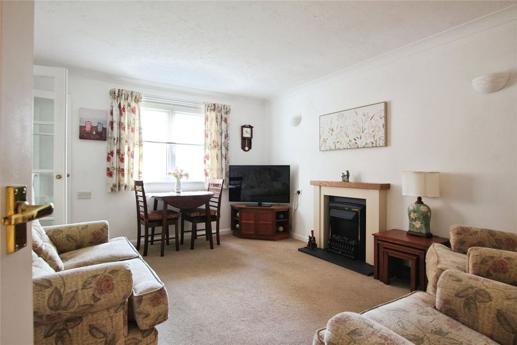 Property photo 2 of 13 Lounge