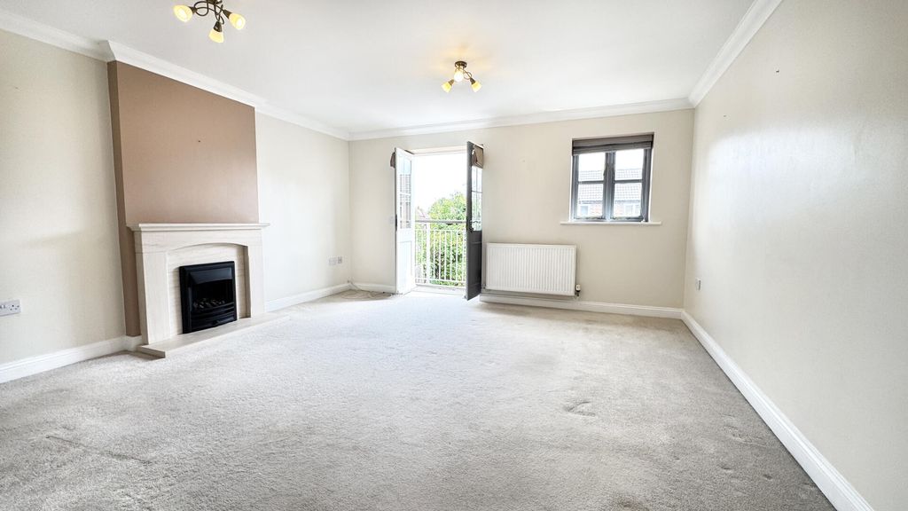 Property photo 3 of 10 Living Room