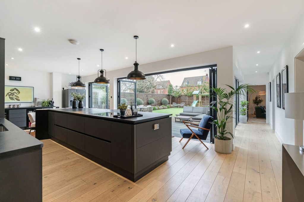 Property photo 3 of 25