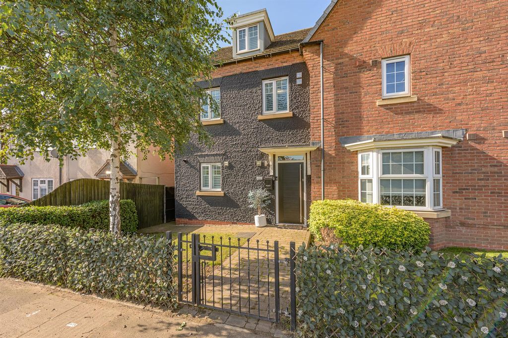 Property photo 1 of 28