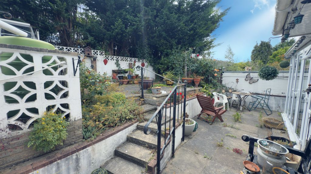 Property photo 2 of 57 Bntb8851