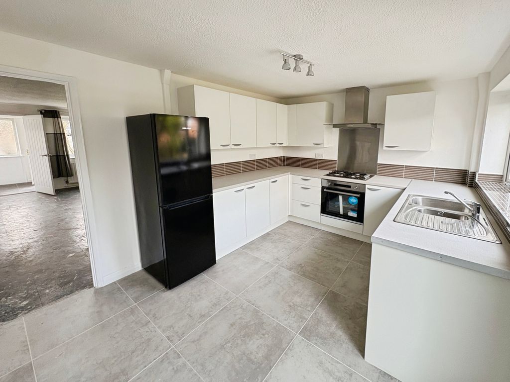 Property photo 2 of 13 Kitchen