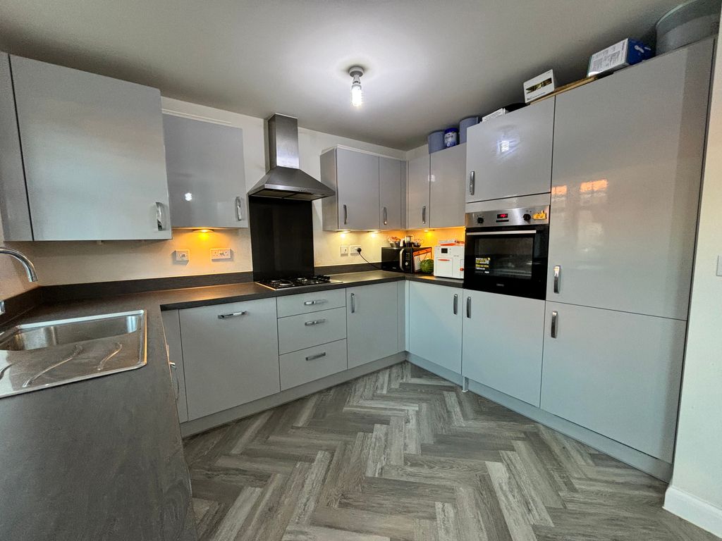 Property photo 3 of 17 Image