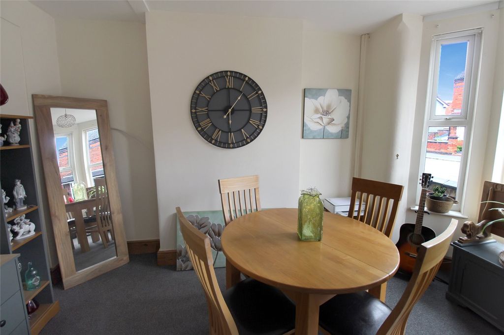 Property photo 2 of 17 Picture No. 11