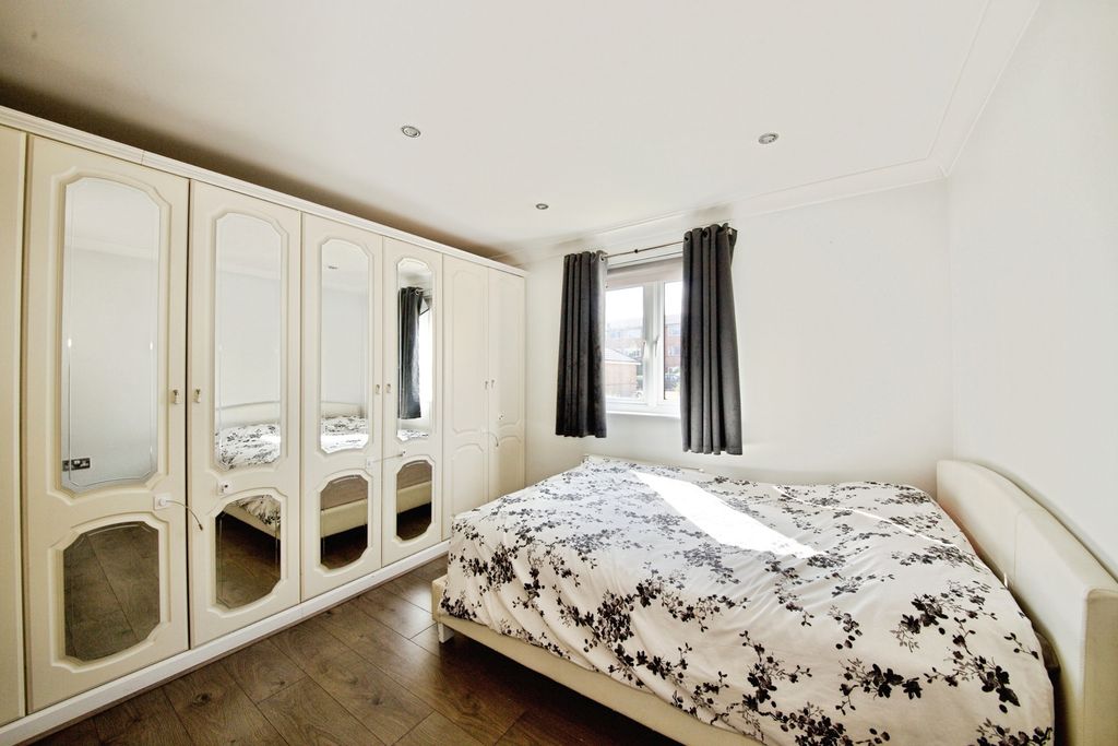 Property photo 2 of 27 Pbox-Img.Jpg